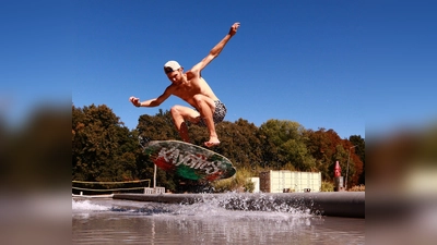 Skimboarding ist eine Mischung aus Skateboarding und Surfen. (Foto: Skim Homies)