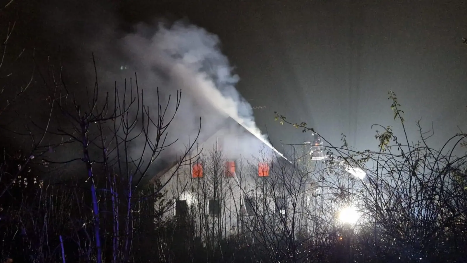 Das Feuer war zum Glück schnell unter Kontrolle. (Foto: FFW Moosburg)