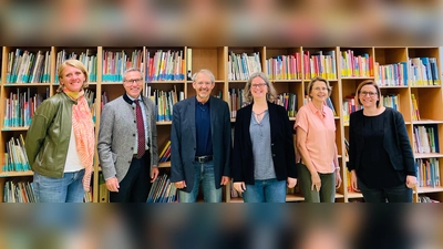 Im Gespräch: Stefanie Pointer, Christian Salberg, Hans-Jürgen Dunkl, Carola Steiner, Heike Thamm und Julia Höfer (v. li.). (Foto: Vorschule MS)