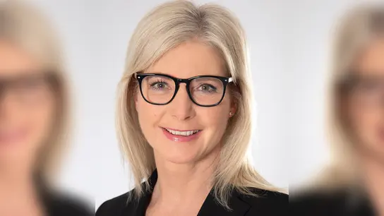Staatsministerin Ulrike Scharf zeigt sich erfreut über das Fortschreiten des Glasfaserausbaus. (Foto: Tina Nötel)