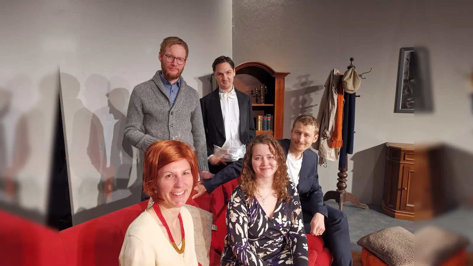 Bissig und voll schwarzem Humor zeigt das Ensemble des Theaterverein Markt Schwaben die gefeierte französische Komödie "Der Vorname".  (Foto: Theaterverein)