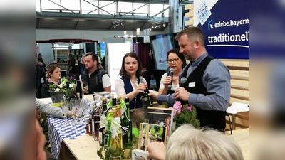 Landkreis und Stadt Freising auf der free: Neben vielen Informationen können die Besucher die Region Freising auch „erschmecken“, zum Beispiel durch den Hopfen-Secco aus Au. (Foto: LRA Freising)