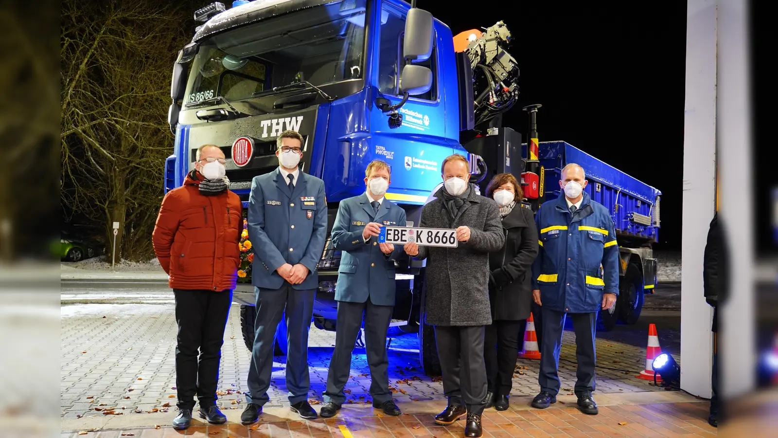 Vor kurzem wurden zwei Fahrzeuge des THW Markt Schwaben im Beisein von Landrat Robert Niedergesäß gesegnet. (Foto: THW/Marcel Holler)