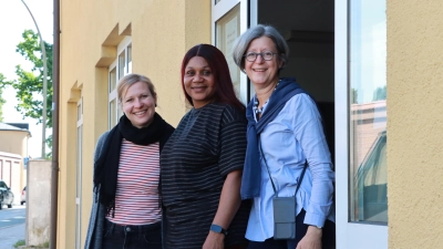 Das Team des offenen Treffs: Veronika Unterreithmeier, Gift Uwoghiren und Huberta von Urff. (v.l.)<br> (Foto: KBW)