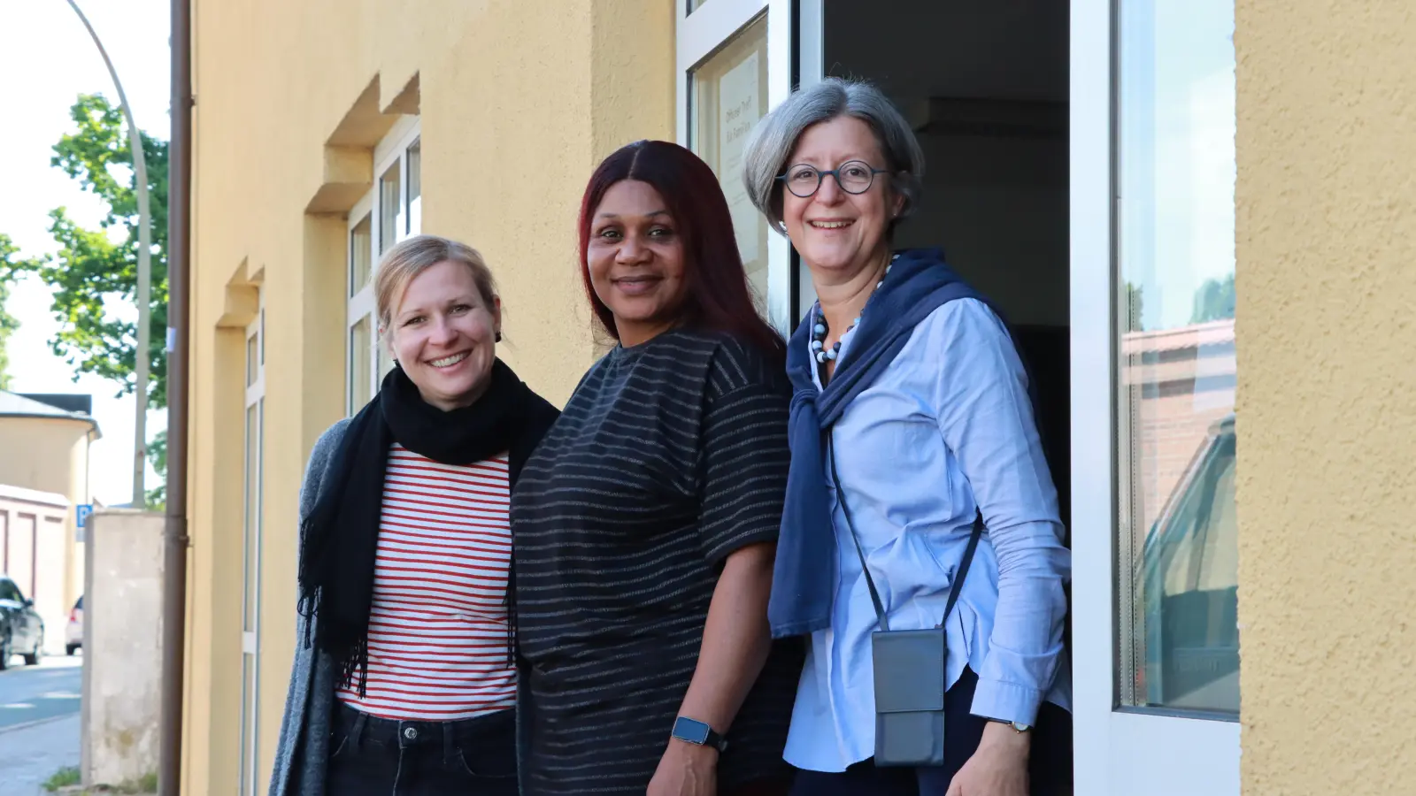 Das Team des offenen Treffs: Veronika Unterreithmeier, Gift Uwoghiren und Huberta von Urff. (v.l.)<br> (Foto: KBW)