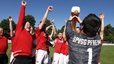 So sehen Sieger aus: 2022 gelang den Herren der SpVgg Pfreimd der Turniersieg. (Foto: GLEIXNER)