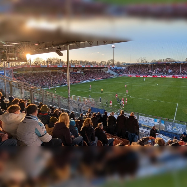 Stimmungsvoll: Stadion der Freundschaft. (Foto: M. Forster)
