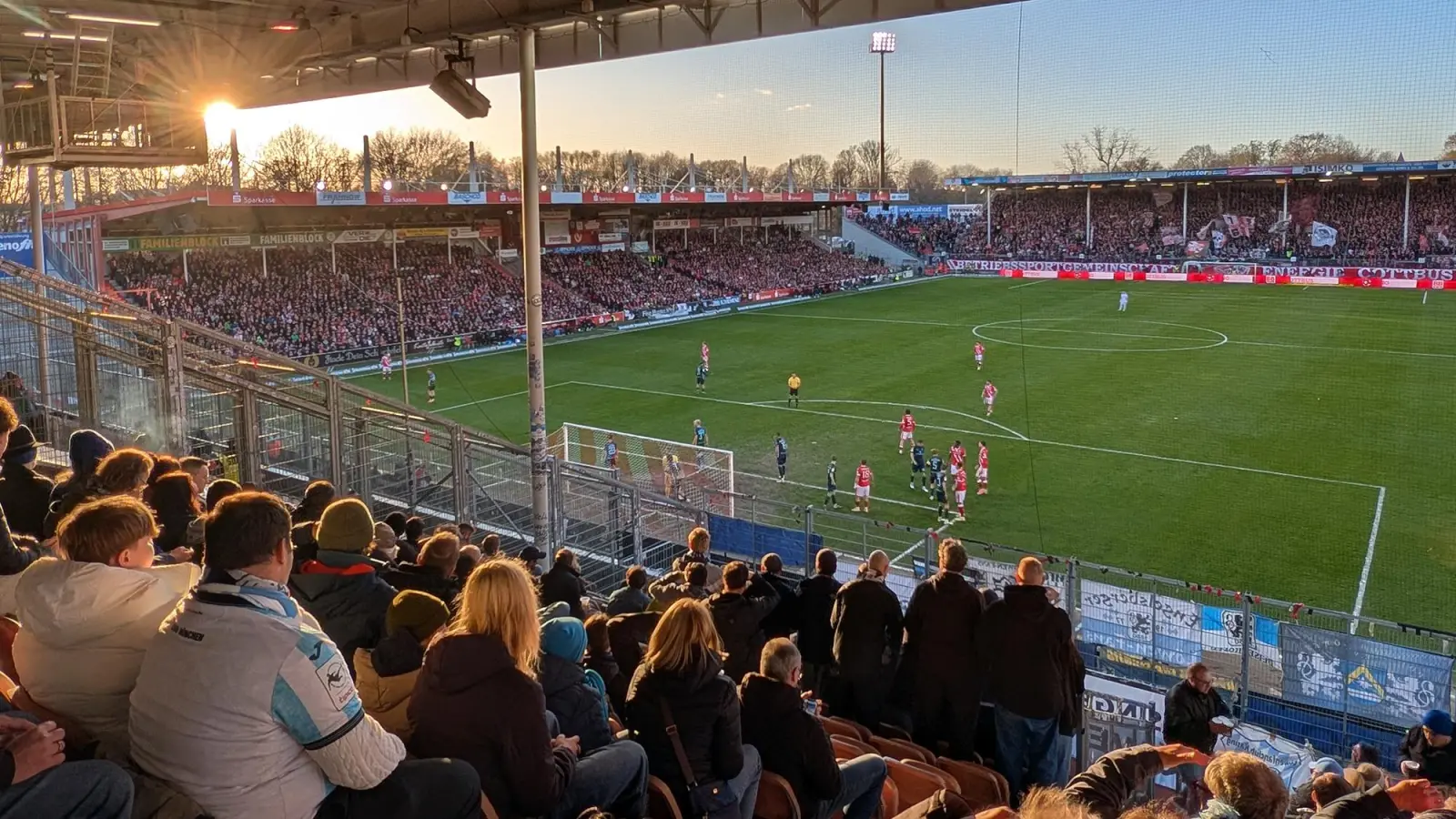 Stimmungsvoll: Stadion der Freundschaft. (Foto: M. Forster)