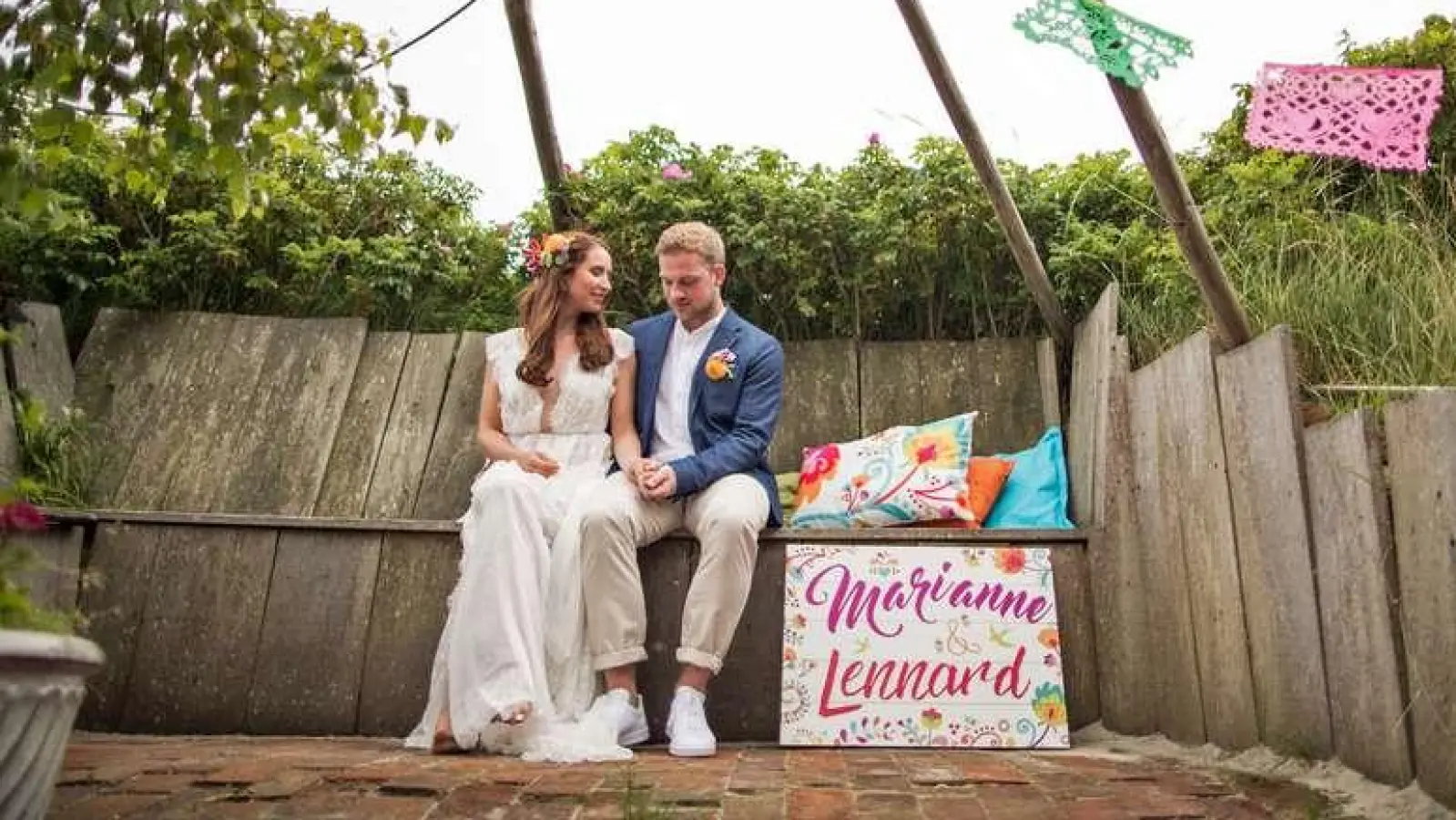 Naturnah und farbenfroh: Die Gestaltung der Hochzeit sollte im Idealfall die Persönlichkeit und den Stil der Brautleute widerspiegeln.  (Foto: djd/www.cewe.de)