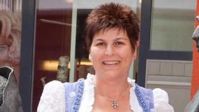 Doris Bauer referiert über Erdings Altstadt. (Foto: Thorsten Neidlein)