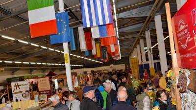 Beim Bauernmarkt gibt es Kulinarik aus aller Welt. (Foto: Biller)