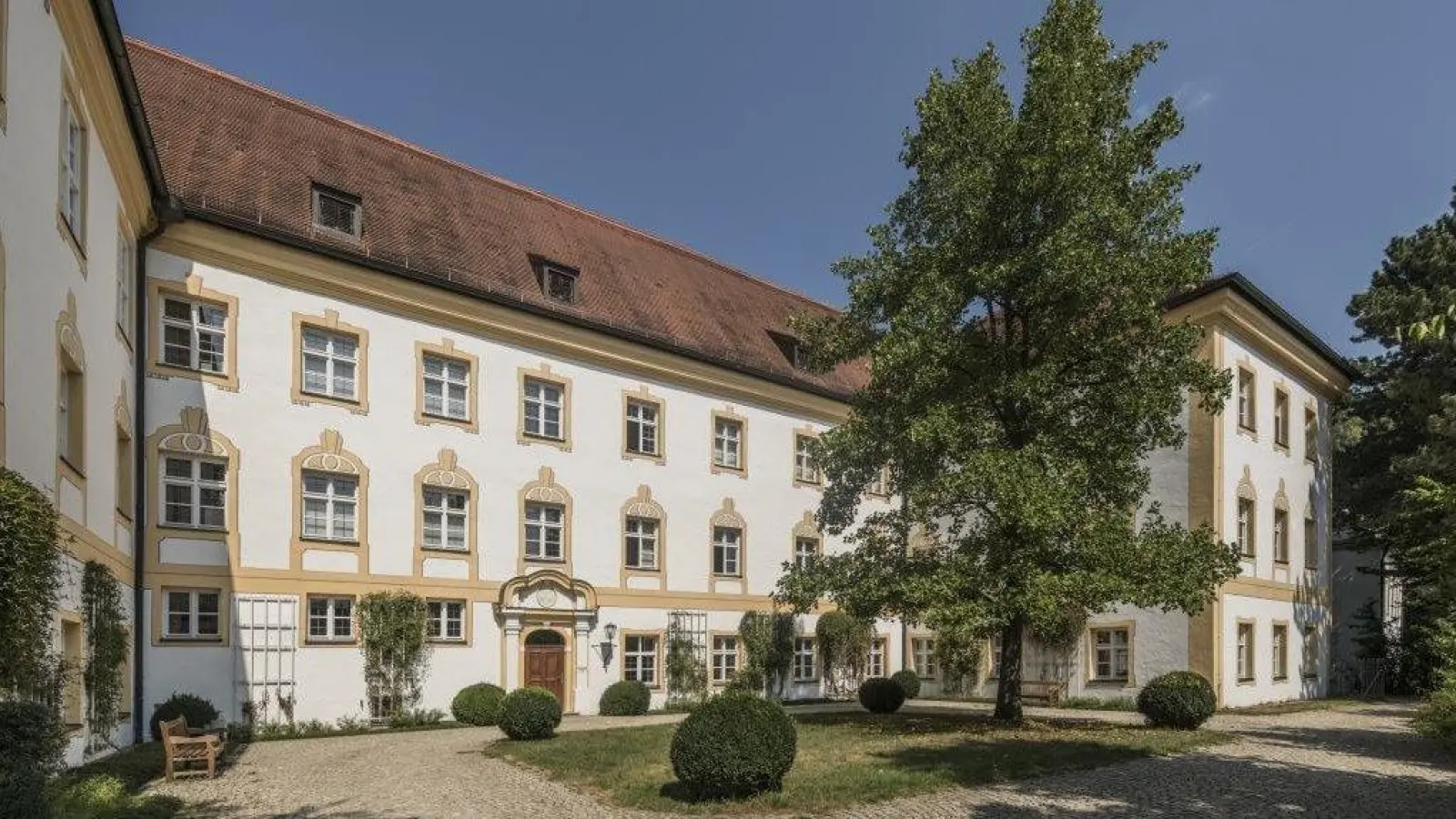 Im Freisinger Landratsamt hat man sich für eine weitere Zusammenarbeit mit Wurzer Umwelt entschieden. (Foto: LRA/ar)