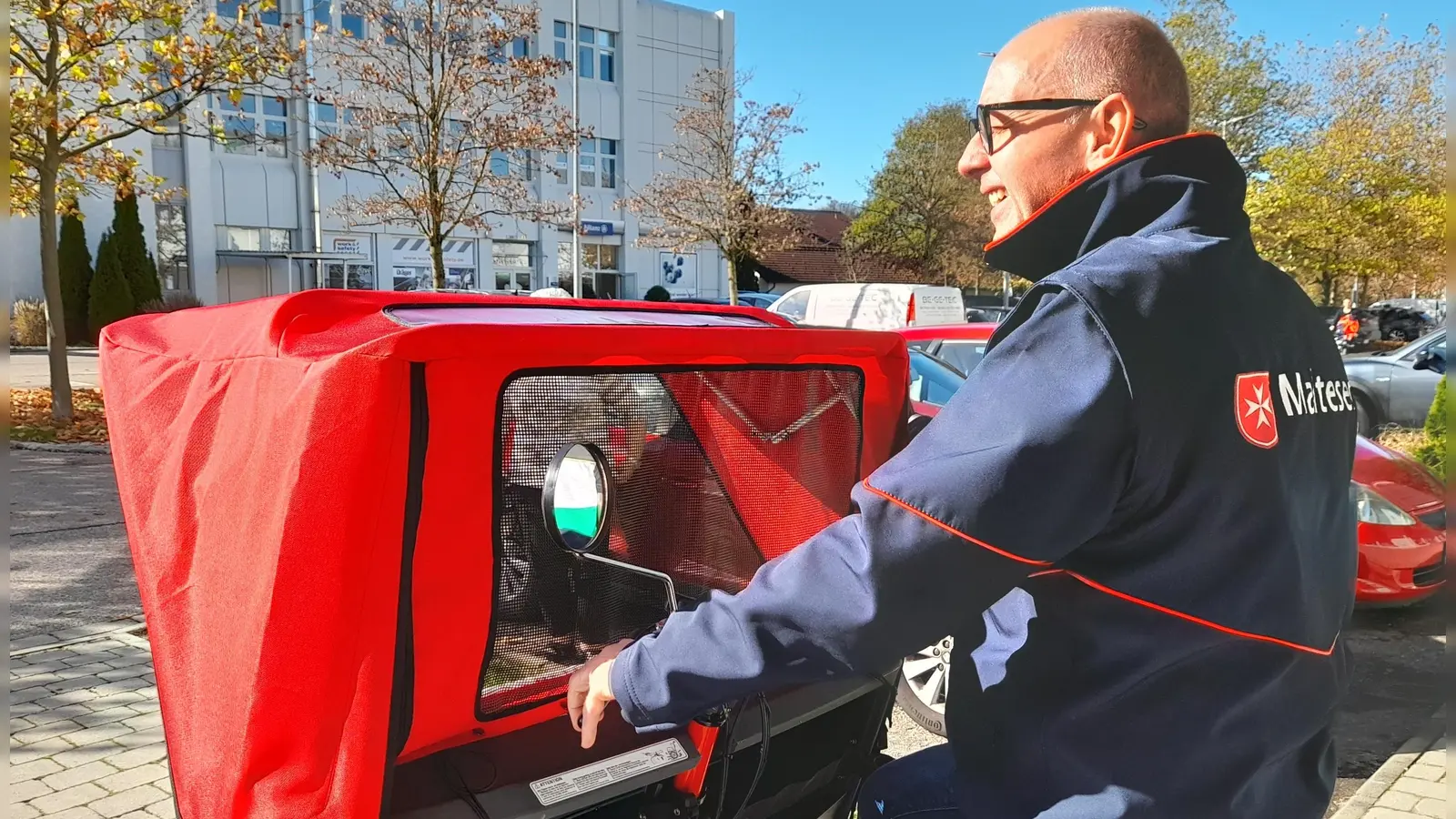 Eine Rikschafahrt bringt Fahrgästen und Ehrenamtlichen Freude. (Foto: Malteser)