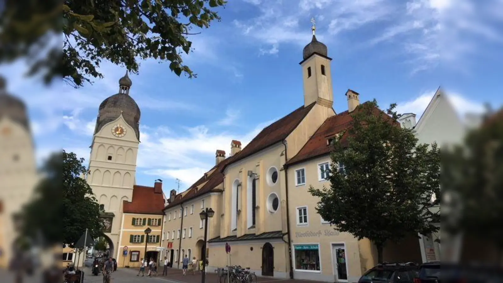 Schöner Turm und Heilig-Geist-Kirche: zwei Wahrzeichen der Stadt Erding. (Foto: sbg)