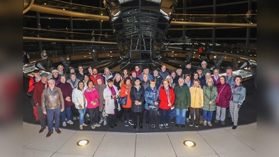 Für die Besuchergruppe ein tolles Erlebnis: die Besichtigung des Reichtstagsgebäudes. (Foto: Pressestelle Mehltretter)