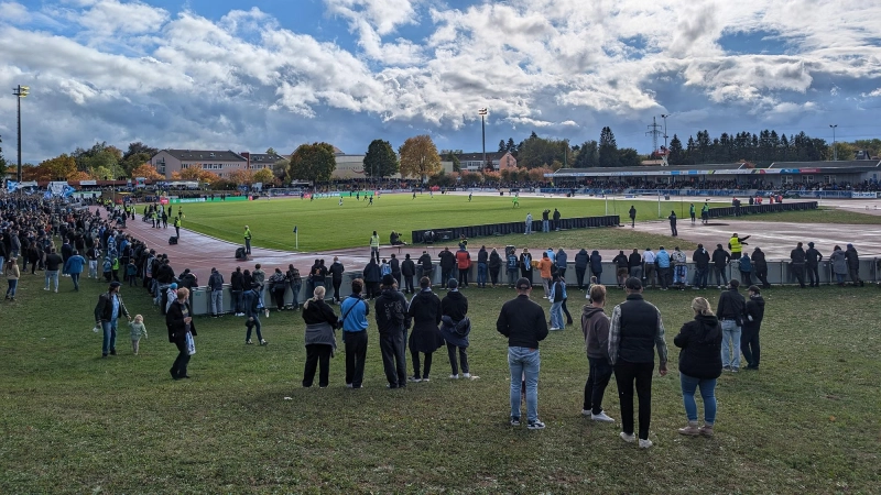 Vöhlinstadion Illertissen: Fußballstadion mit Leichtathletikanlage. (Foto: M. Forster)