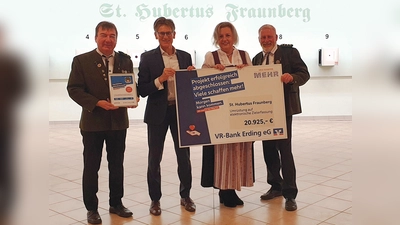 Die Schützen freuen sich über die hohe Crowdfunding-Summe. (Foto: VR-Bank Erding eG)