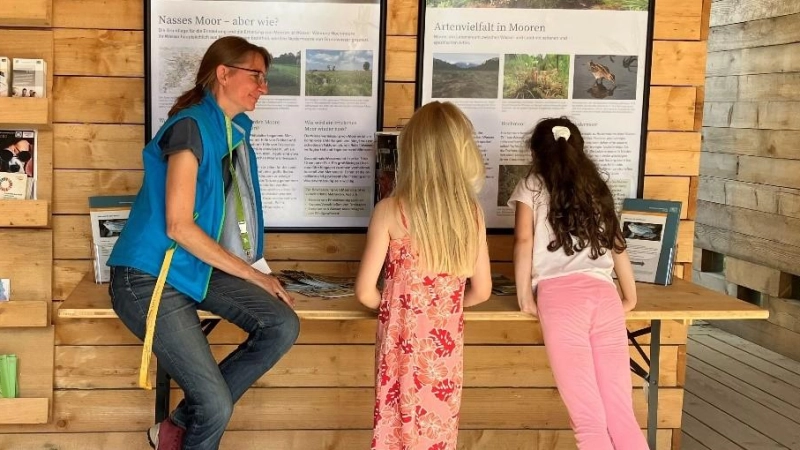 Die Freisinger Moormanagerin Judith Jabs-Ingenhaag freute sich über das Interesse der jüngeren Generation am Moor-Rätsel. (Foto: Korinna Kappler)