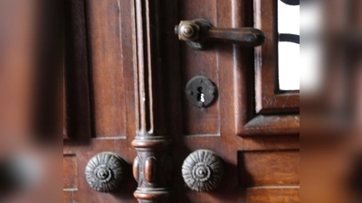 Geheime Orte befinden sich nicht selten hinter Schlössern mit großen Schlüsseln. (Foto: Markt-Strawanza)