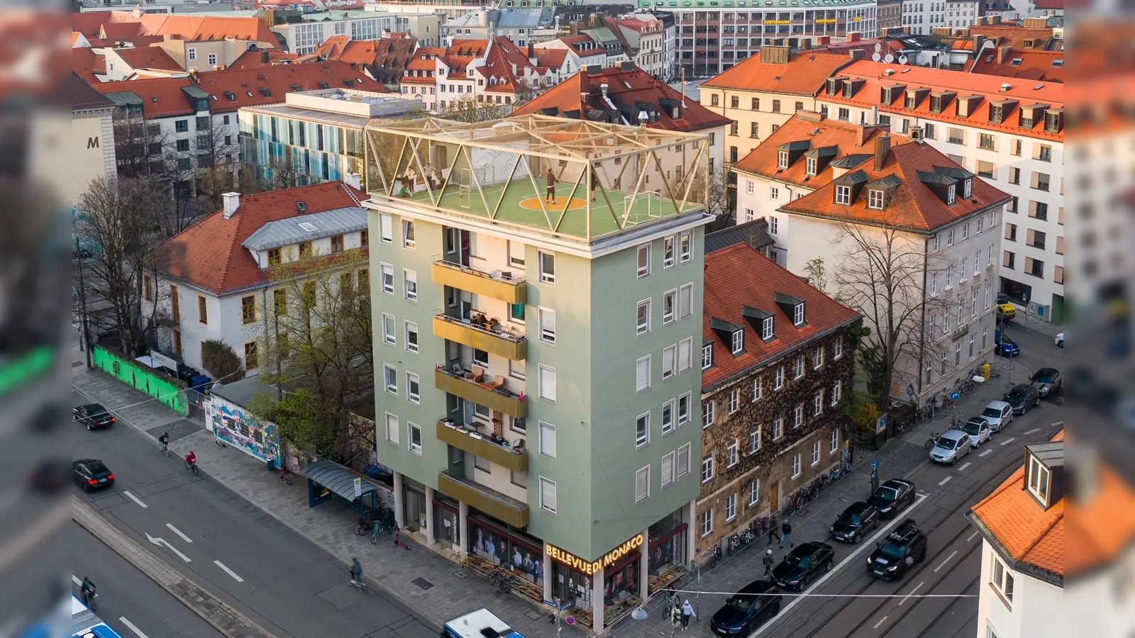 In seinem Vortrag berichtet Matthias Marschner über die Sanierung des Bellevue di Monaco.  (Foto: Matthias Marschner)