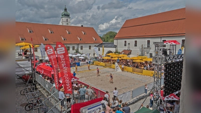 Der Klosterbauhof Ebersberg wird endlich wieder zur Beachvolleyball-Arena. Am 18./19. Juni messen sich Top-Teams aus Bayern mit Top-Teams aus dem gesamten Bundesgebiet beim BVV Beach Masters. (Foto: Stefan Rossmann, beach2go.de)