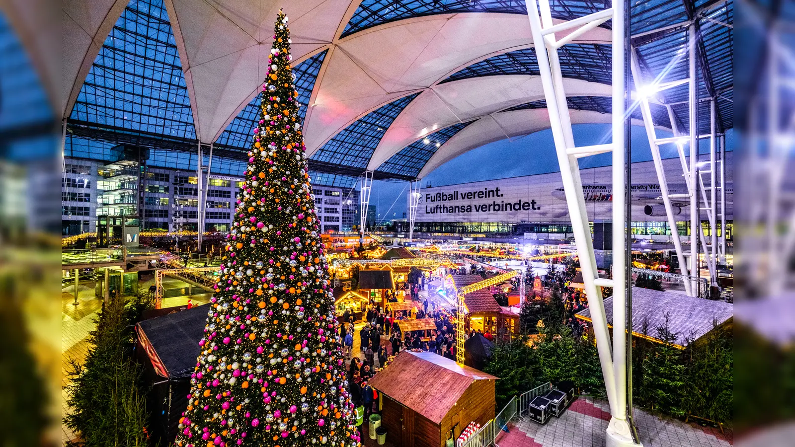 Weihnachtstimmung auf Europas größter überdachter Freifläche (Foto: ANDREAS SCHEBESTA)