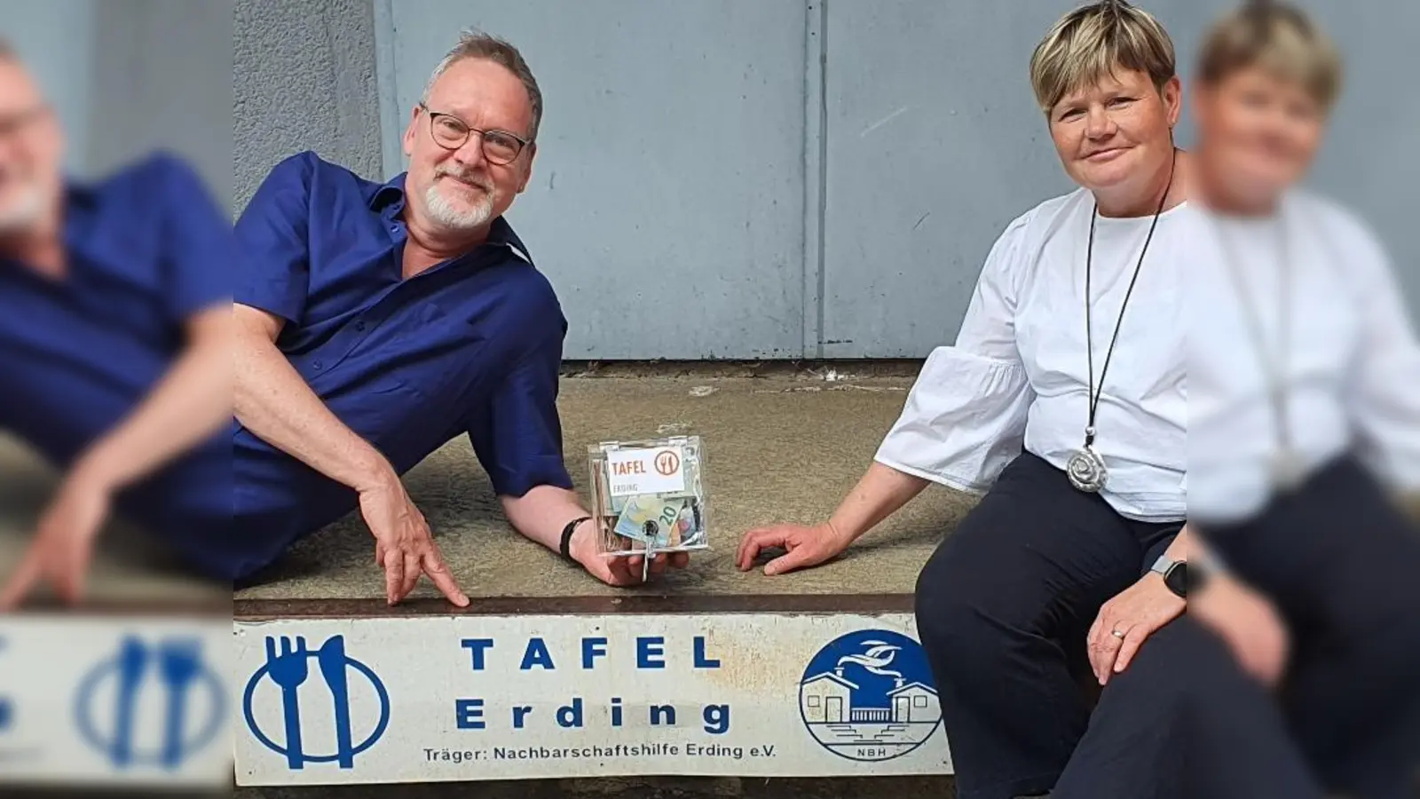 Rainald Kaube und die Vorsitzende der Nachbarschaftshilfe Erding, Petra Bauernfeind. (Foto: Nachbarschaftshilfe Erding)