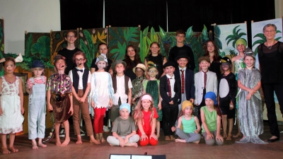 Kleine Stars, ganz groß. Die Darsteller des Pfarrcaecilienverein, begeisterten mit ihrem Theaterstück das ganze Publikum. (Foto: Pfarrcaecilienverein Erding e.V.)