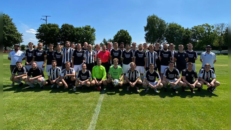 Die Meister-Mannschaft der Saison 2019/21. (Foto: SVE Berglern)