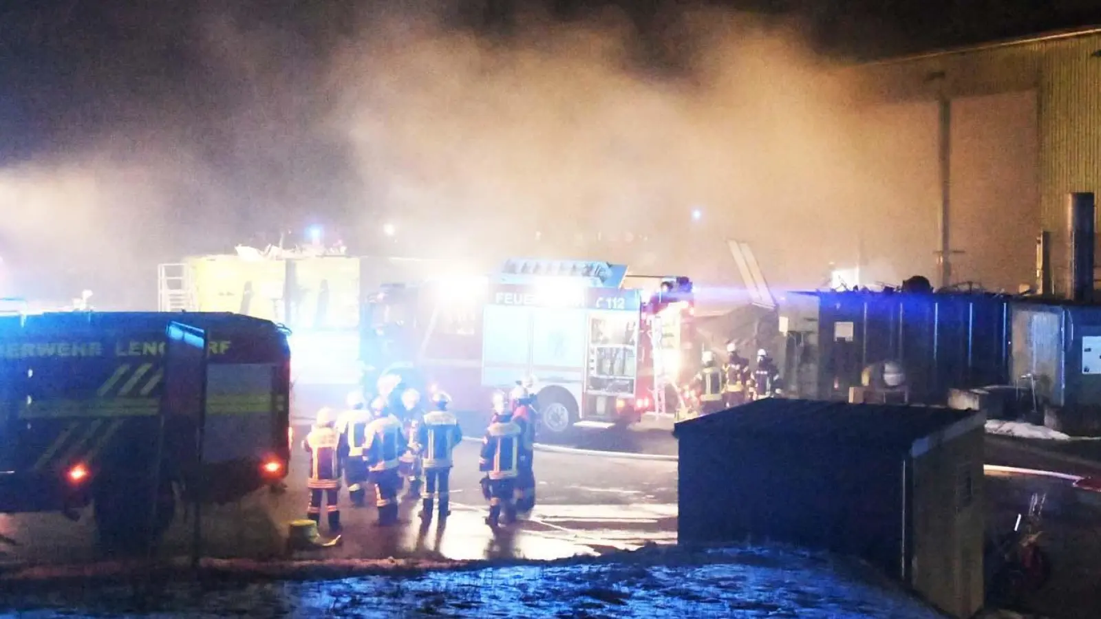 Der Brand in der Wertstoffstation Sollach verursachte einen Feuewehrgroßeinsatz. (Foto: Thomas Gaulke)