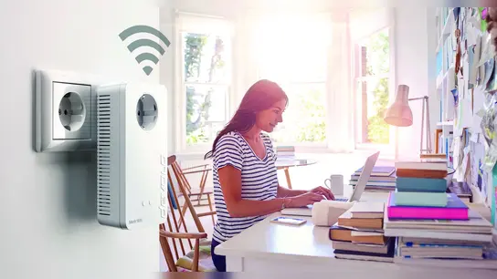 An jeder Steckdose im Haus kann mit Powerline-Adaptern ein neuer WLAN-Hotspot eingerichtet werden. (Foto: devolo/akz-o)