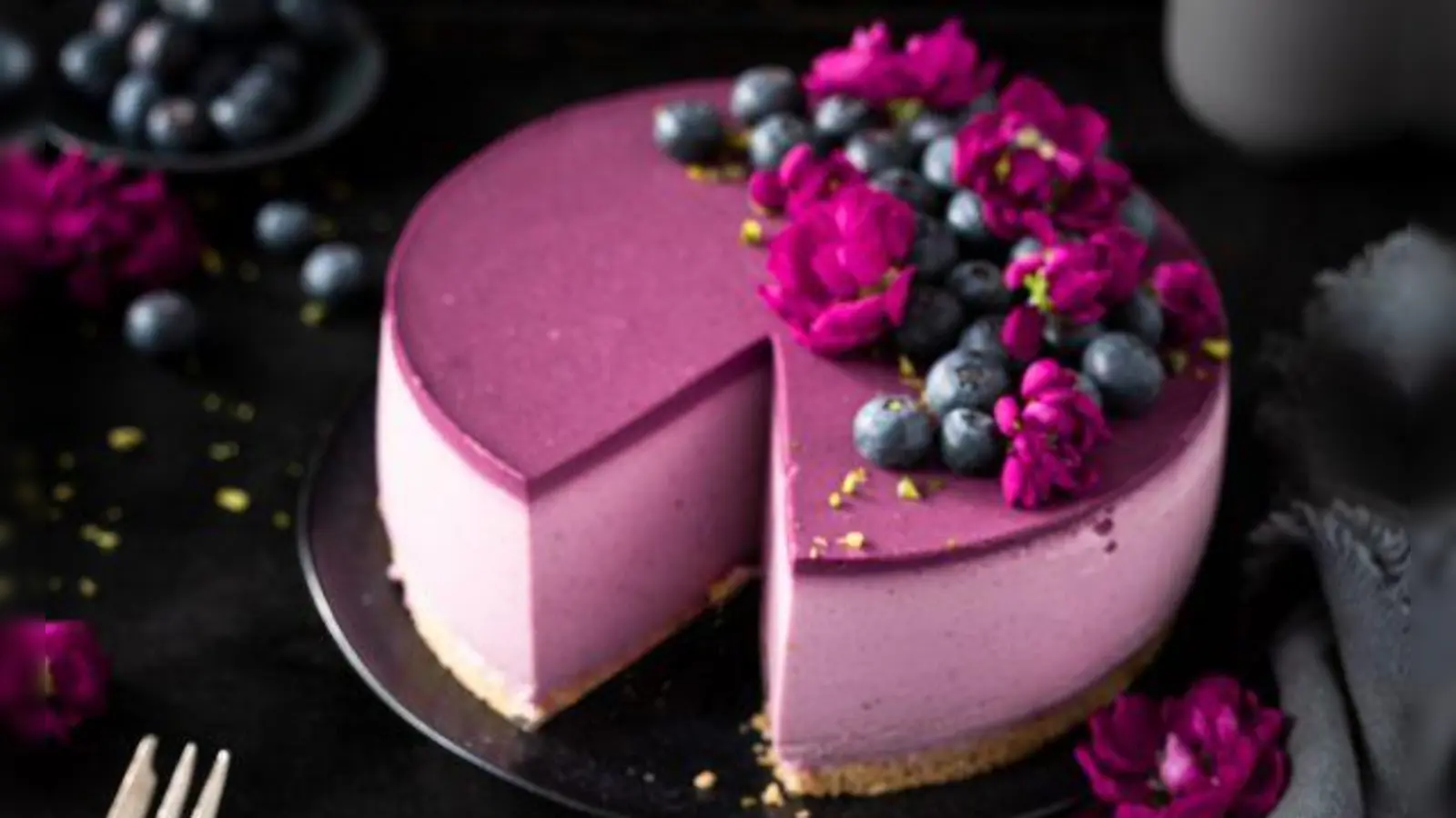 Mit Heidelbeeren lässt sich zum Beispiel ein unwiderstehlicher Cheesecake machen.  (Foto: Monsieur Muffin / Obst & Gemüse - 1000 gute Gründe)