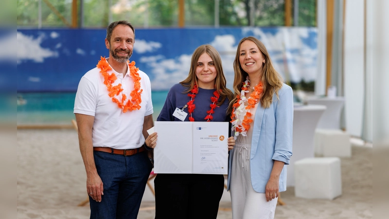  Florian Kaiser (IHK), Rosina Rangitsch und Marina Hirschberger (IHK) (Foto: Matthias Balk/IHK für München und Oberbayern)